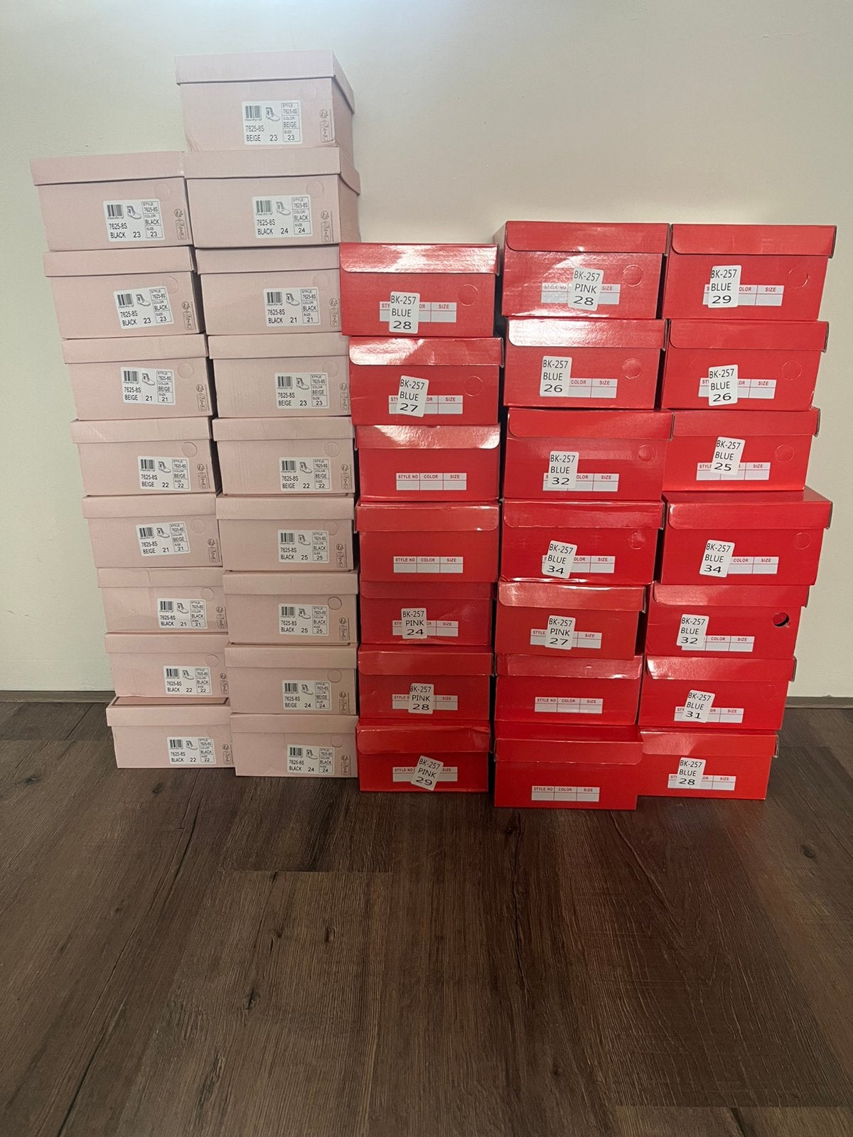 Partij schoenen dames en kinderen 54 paar, Kinderen en Baby's, Kinderkleding | Schoenen en Sokken, Ophalen, Nieuw, Jongen of Meisje