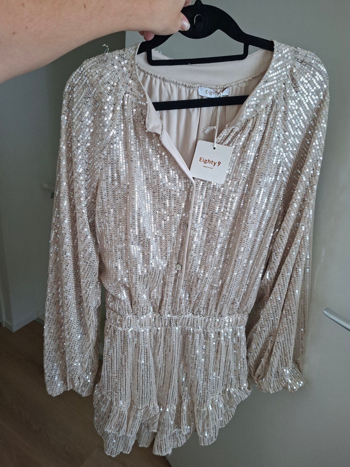 Elegante pailletten jumpsuit van Eighty9, Maat 38/40 (M), Beige, Nieuw, Ophalen of Verzenden