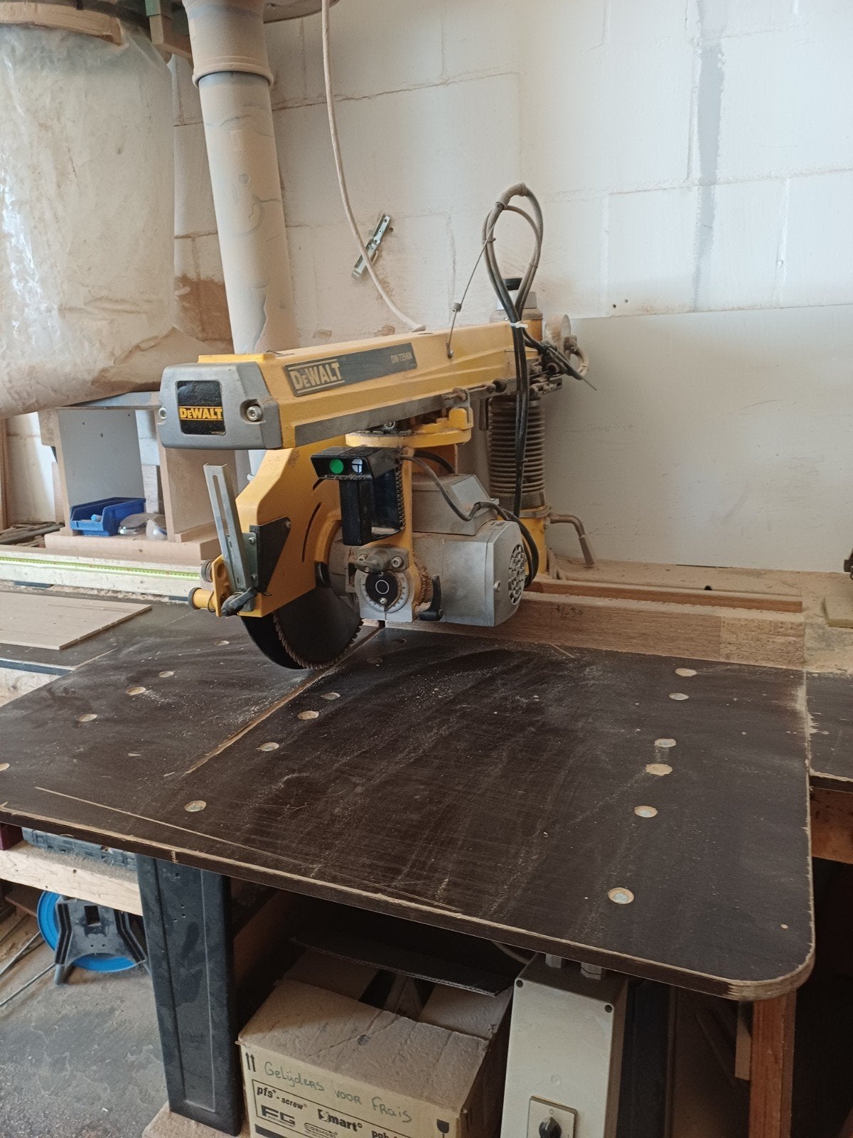 DeWalt DW 729 KN Afkortzaag - Krachtig en Betrouwbaar, Doe-het-zelf en Verbouw, Gereedschap | Zaagmachines, Ophalen, Gebruikt