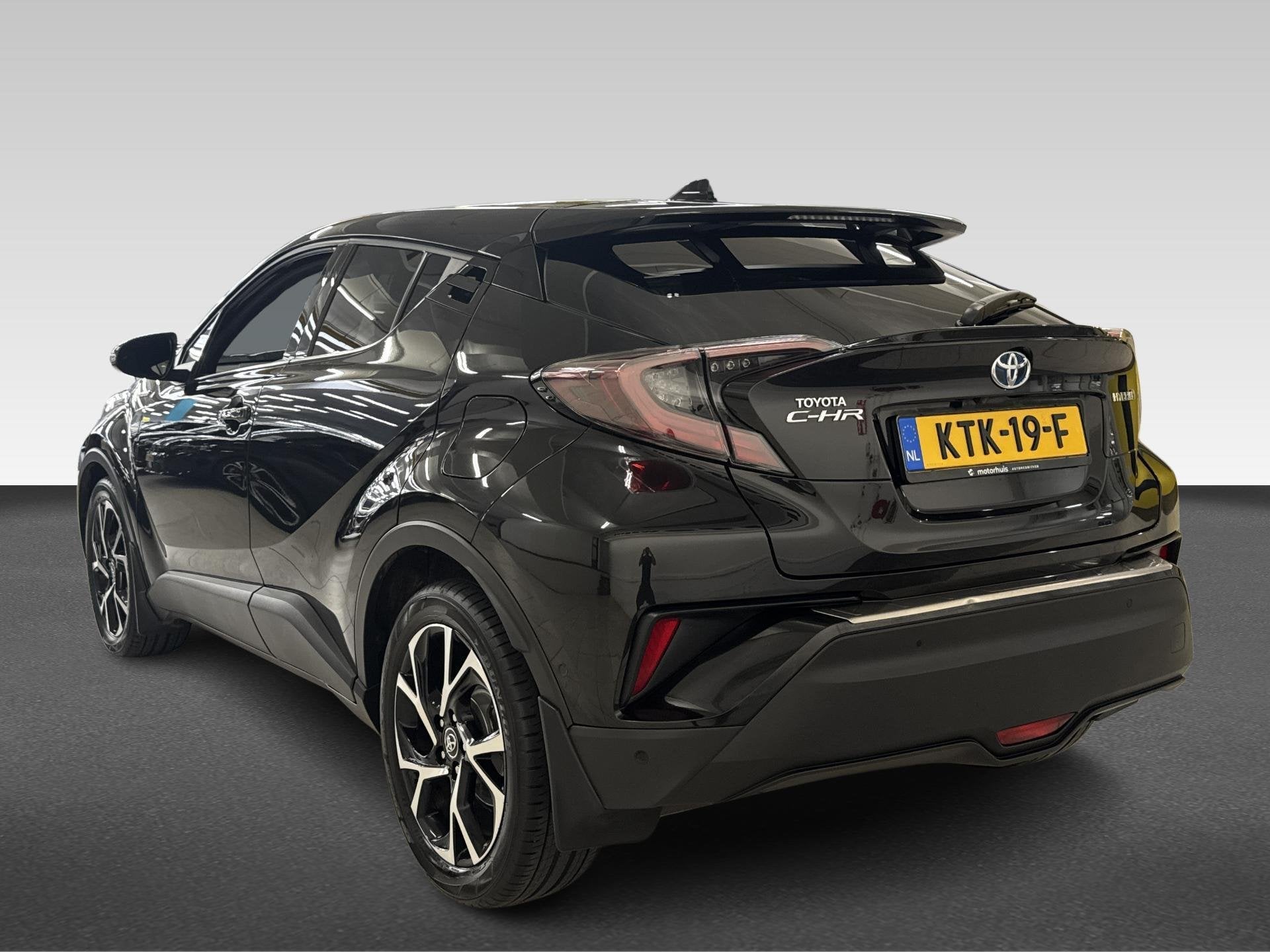 Toyota C-HR 1.8 Hybrid Executive, Auto's, Automaat, Euro 6, 4 cilinders, Zwart