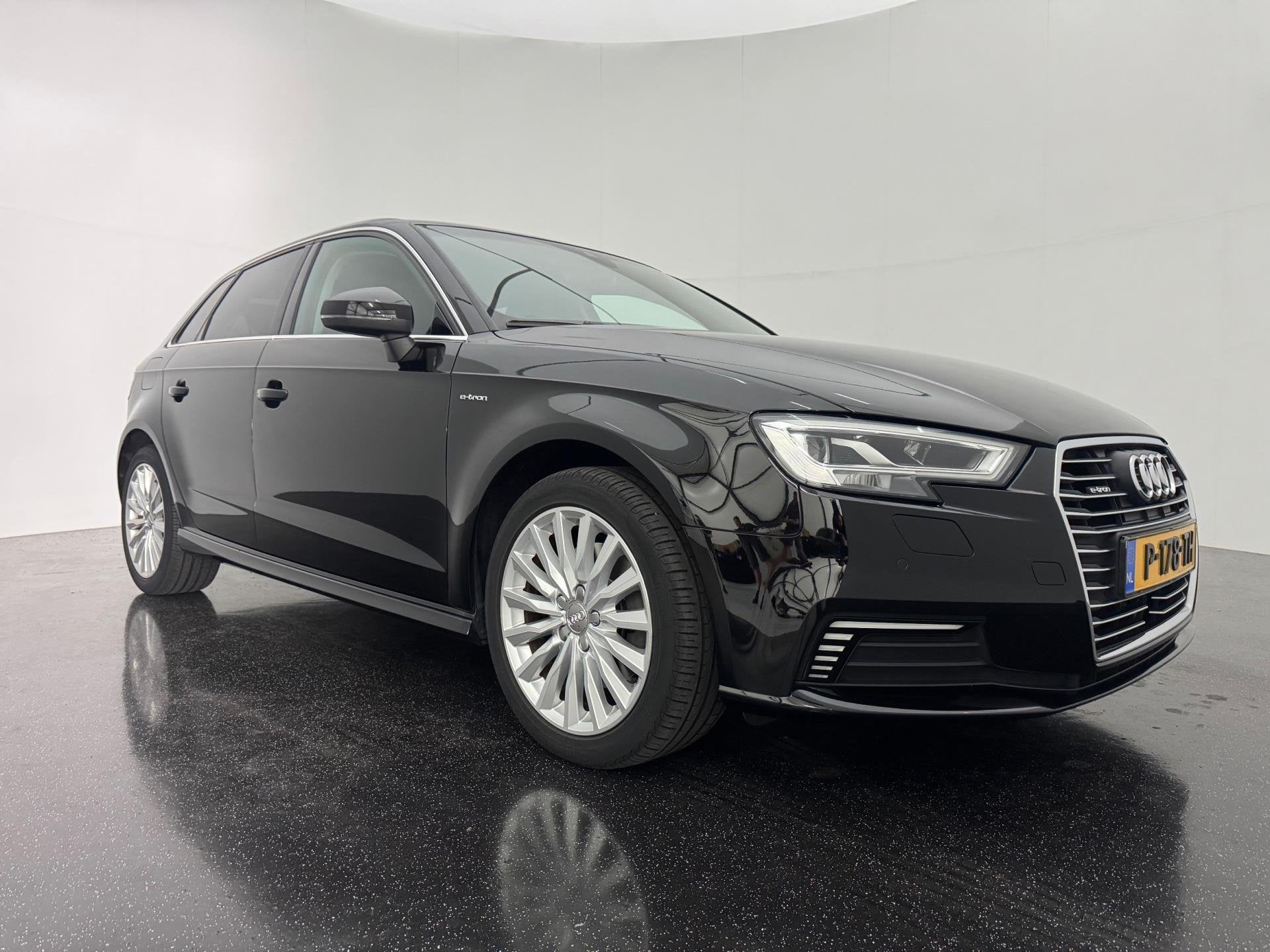 Audi A3 Sportback 1.4 e-tron Sport, Gebruikt, 4 cilinders, 150 pk, Automatische klimaatregeling
