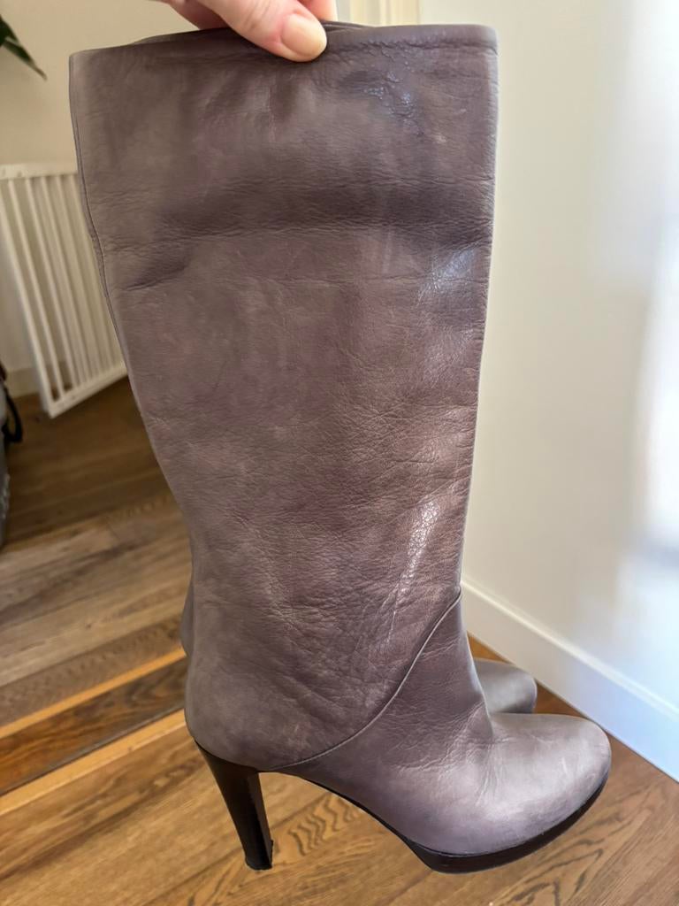 Julie Dee grijze hoge laarzen maat 39, Kleding | Dames, Schoenen, Ophalen of Verzenden, Zo goed als nieuw, Grijs, Hoge laarzen