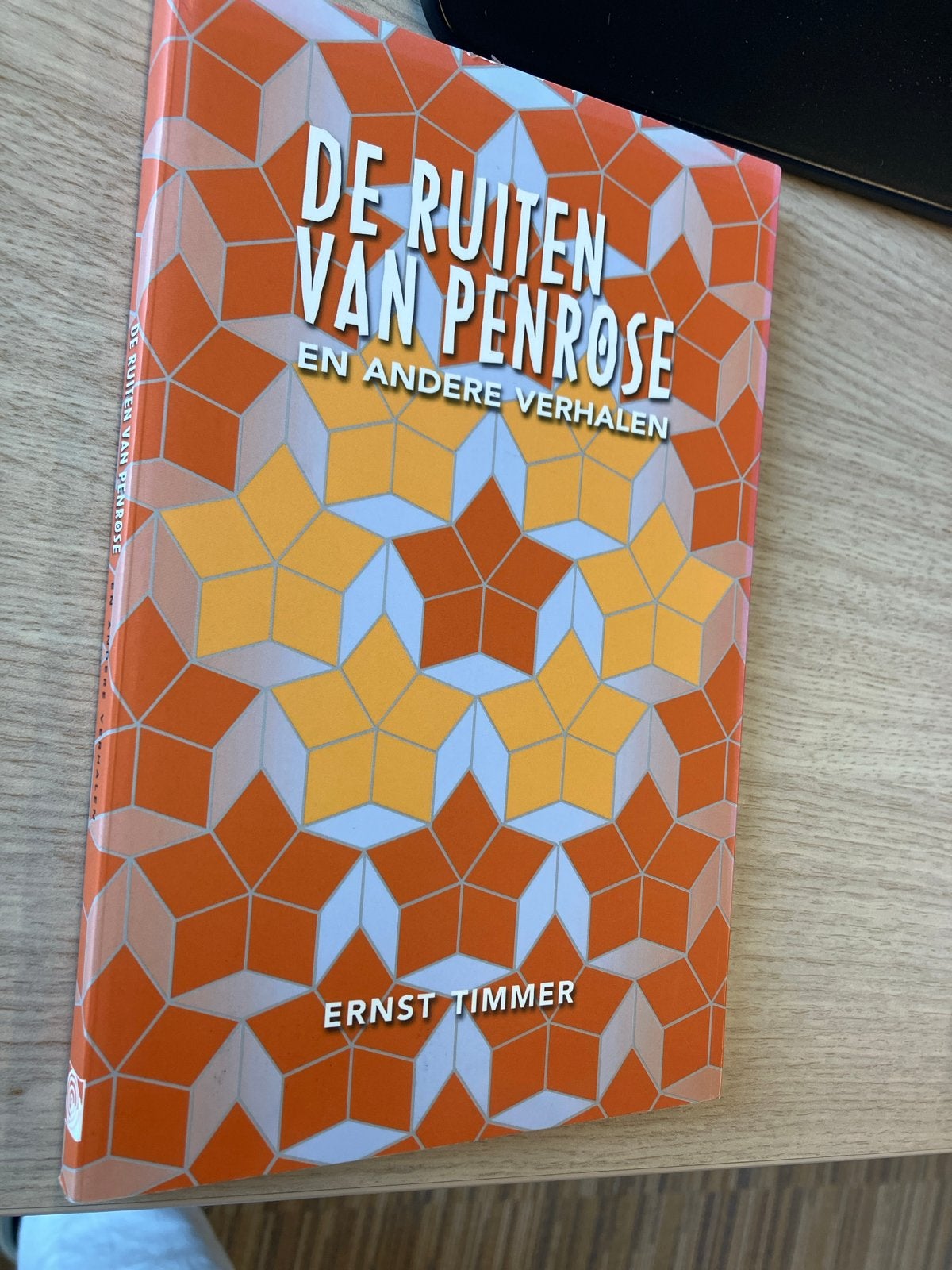De Ruiten van Penrose - Ernst Timmer (Verhalenbundel), Ophalen of Verzenden, Zo goed als nieuw, Nederland