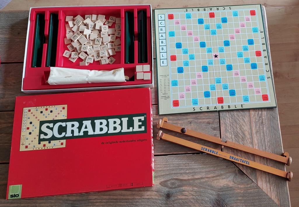Scrabble bordspel + draaitafel (Sio), Hobby en Vrije tijd, Gezelschapsspellen | Bordspellen, Een of twee spelers, Ophalen of Verzenden