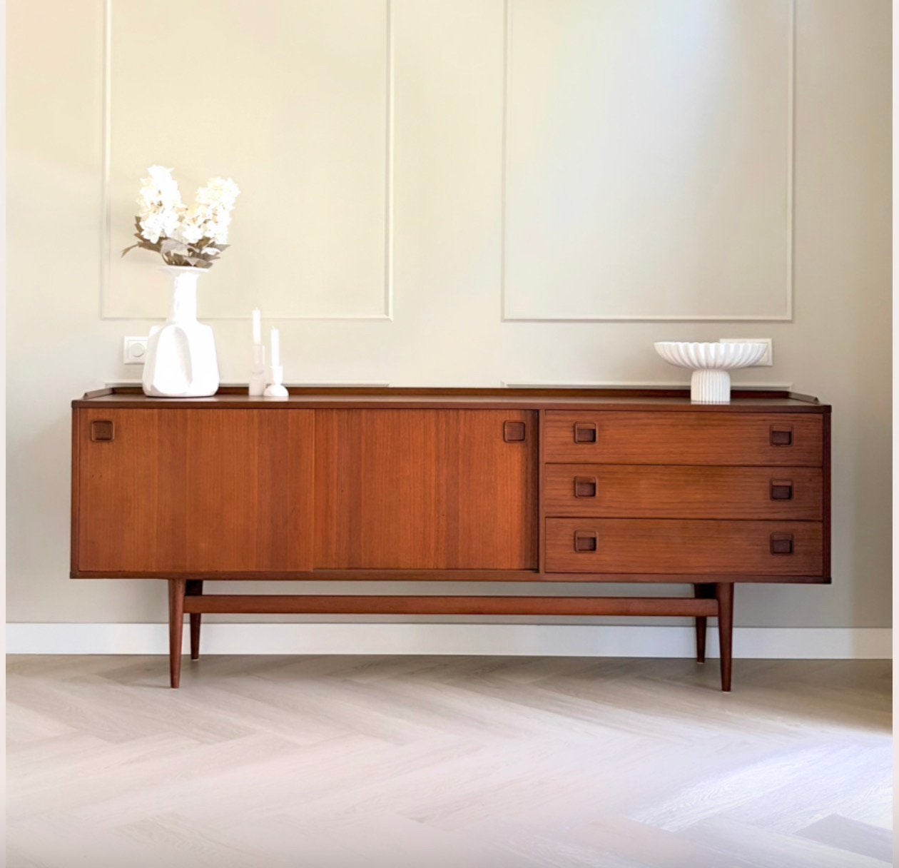 🤎 Vintage dressoir lowboard kast Fristho teak midcentury, Huis en Inrichting, Kasten | Dressoirs, Ophalen, Zo goed als nieuw