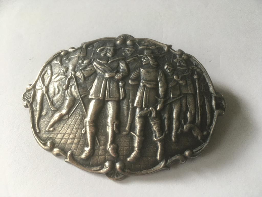Antieke Zilveren Nachtwacht Broche ( in Hilversum ), Ophalen of Verzenden, Gebruikt, Zilver