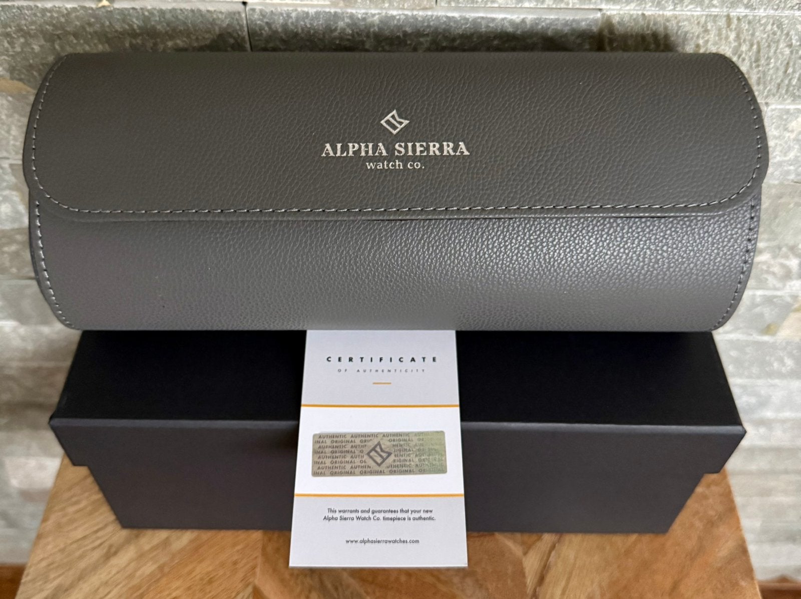 LUXUEUZE LEDEREN HORLOGEROL ALPHA SIERRA T.W.V.400€!💯%NIEUW, Ophalen of Verzenden