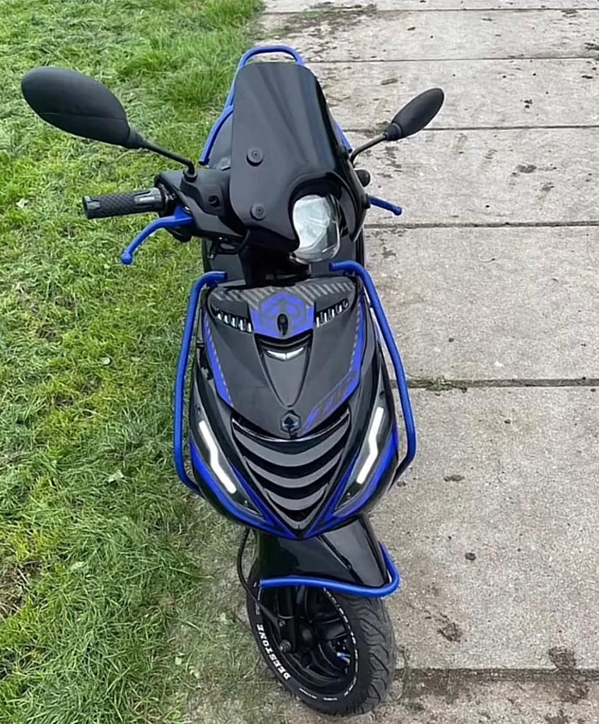 Piaggio zip 2015, Fietsen en Brommers, Scooters | Piaggio, Ophalen of Verzenden, Zo goed als nieuw, Benzine, Zip