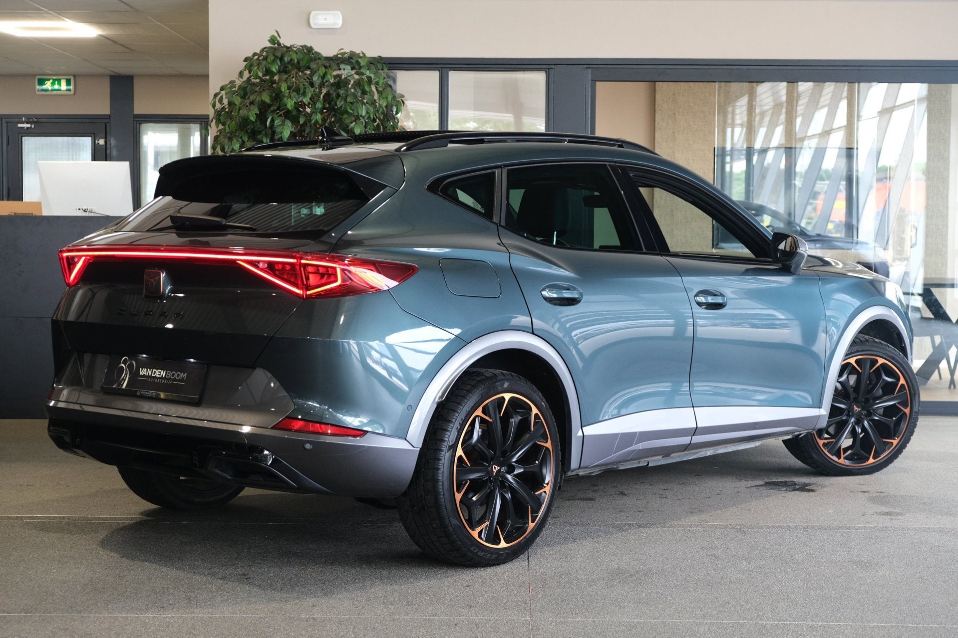 CUPRA Formentor 1.4 e-Hybrid 204PK Copper DSG Pano Cam Led N, Auto's, Cupra, 77 km/l, Gebruikt, 4 cilinders, Formentor