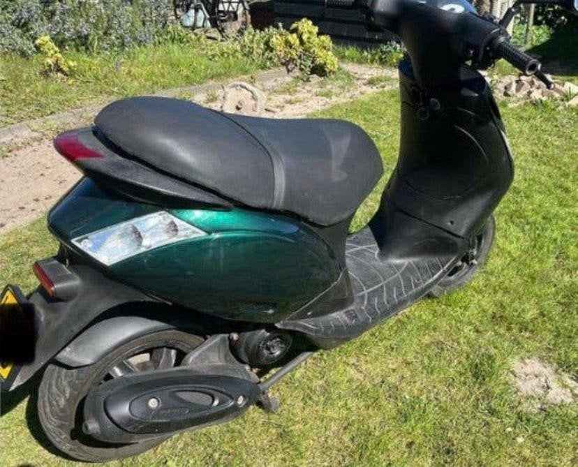 Mooie Piaggio Zip 4T (Geel Kenteken) – Grote beurt gehad!, Fietsen en Brommers, Scooters | Piaggio, Gebruikt, Zip, Ophalen of Verzenden