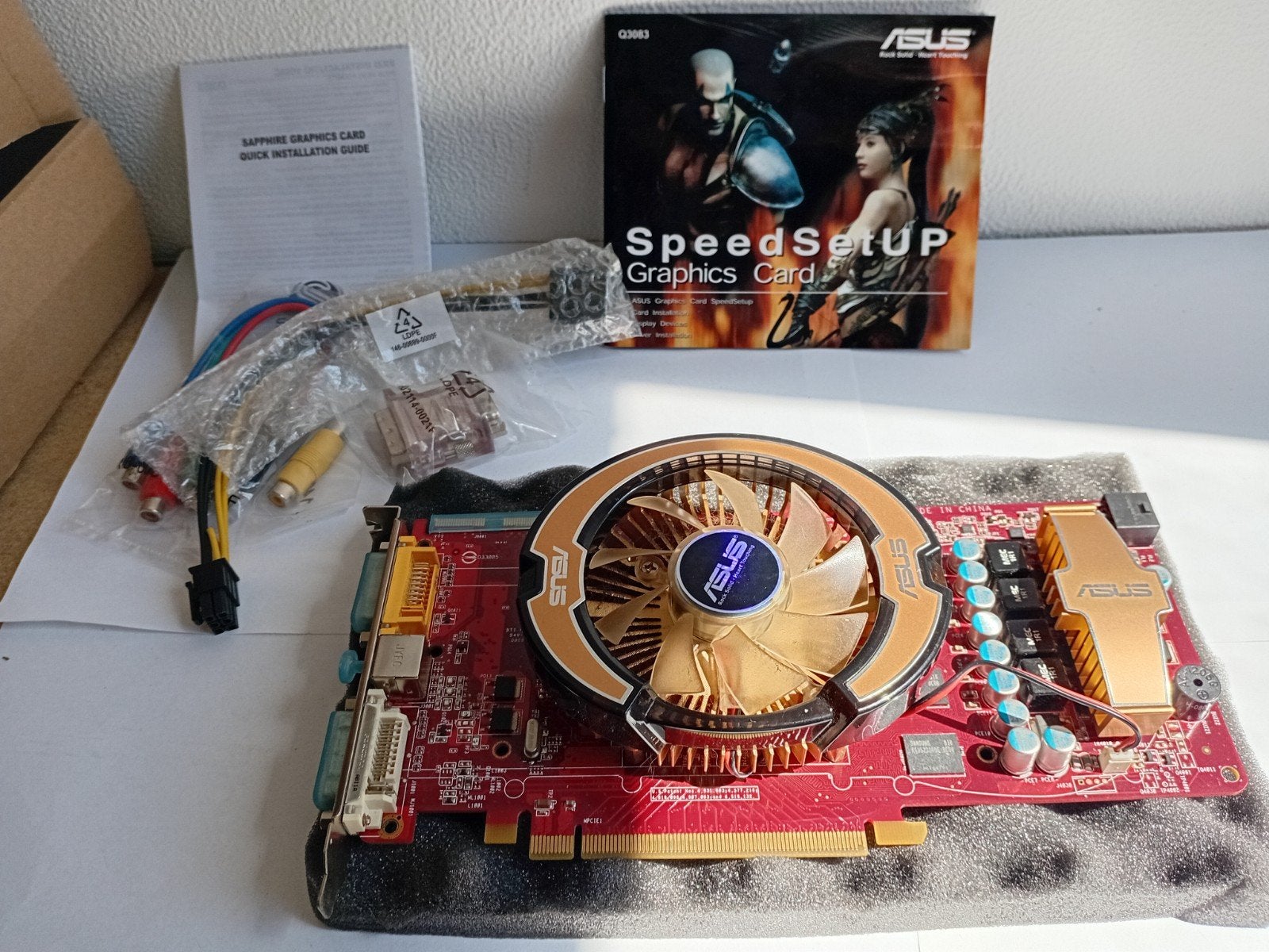 ASUS Radeon X1950 Pro Grafische Kaart - Zo goed als nieuw, Computers en Software, Videokaarten, AMD, GDDR3, Ophalen of Verzenden