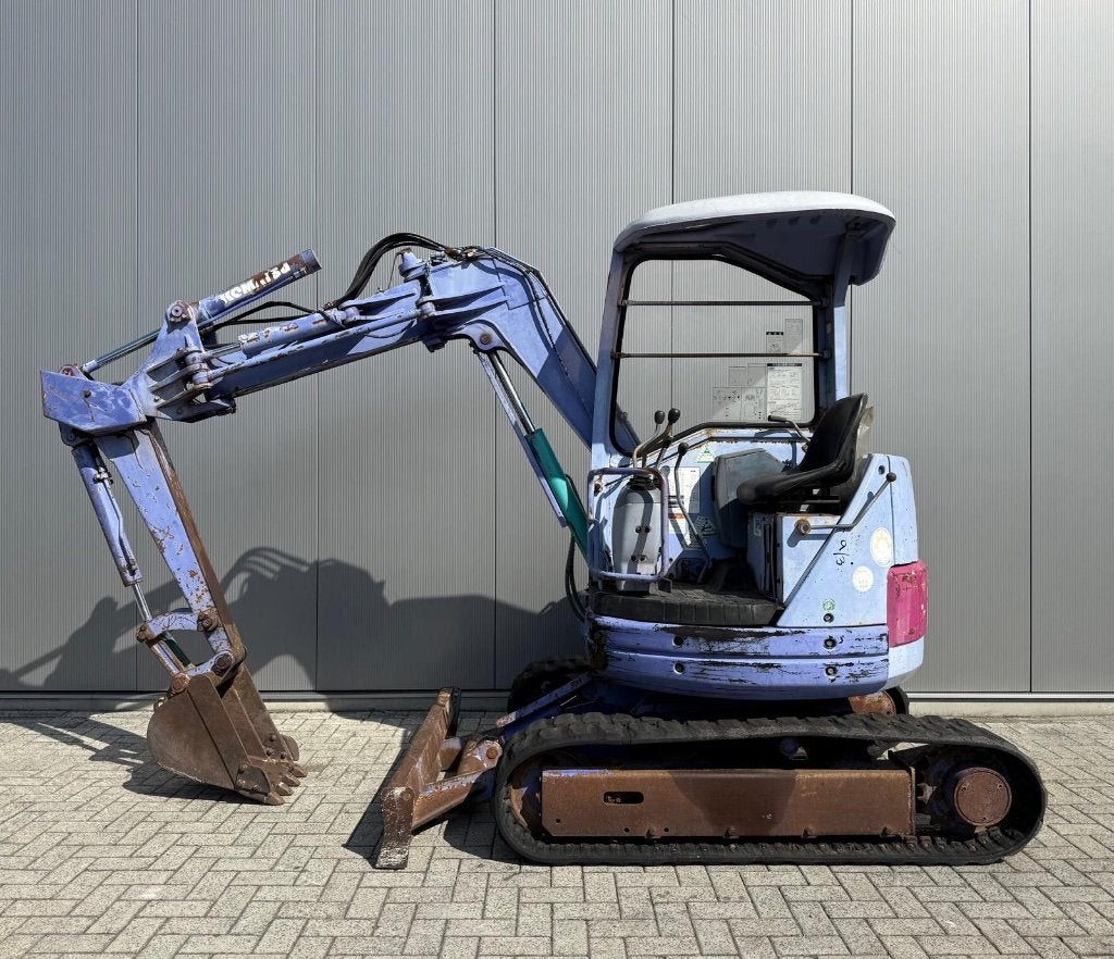 Komatsu PC28 minigraver - 2000KG - Binnendraaier