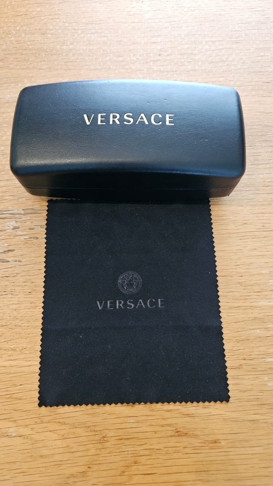 Versace Zonnebril in nette staat, Zonnebril, Zwart, Gianni Versace, Ophalen of Verzenden