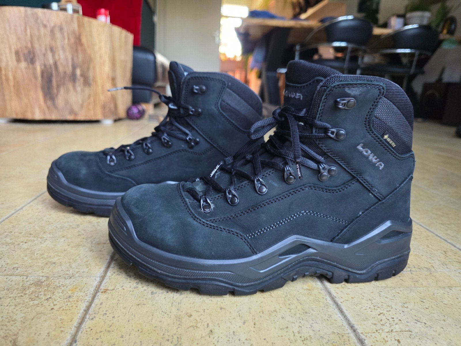 Lowa GTX gore tex mt 44. Werk schoenen. Nog als nieuw, Ophalen of Verzenden, Zo goed als nieuw