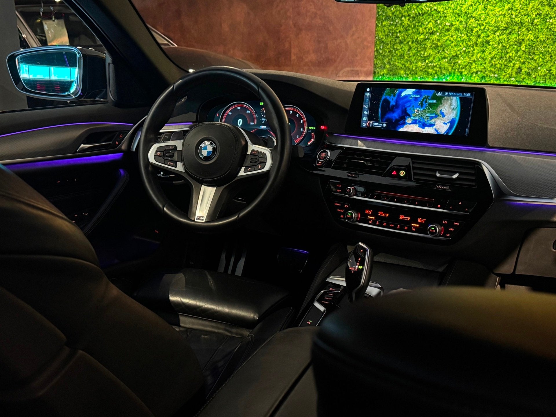 BMW 5-serie 520i High Executive M SPORT |INDIVIDUAL|MEMORY|H, Automaat, 1998 cc, Achterwielaandrijving, 4 cilinders