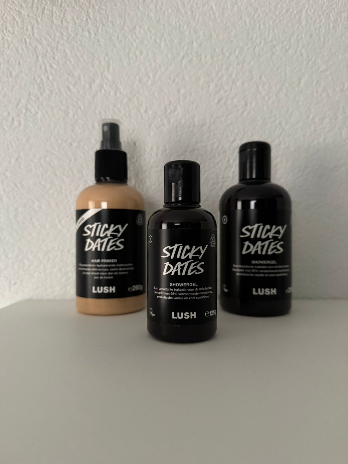 Lush Sticky Dates showergel en hair primer, nieuw!, Ophalen, Nieuw, Bad & Douche