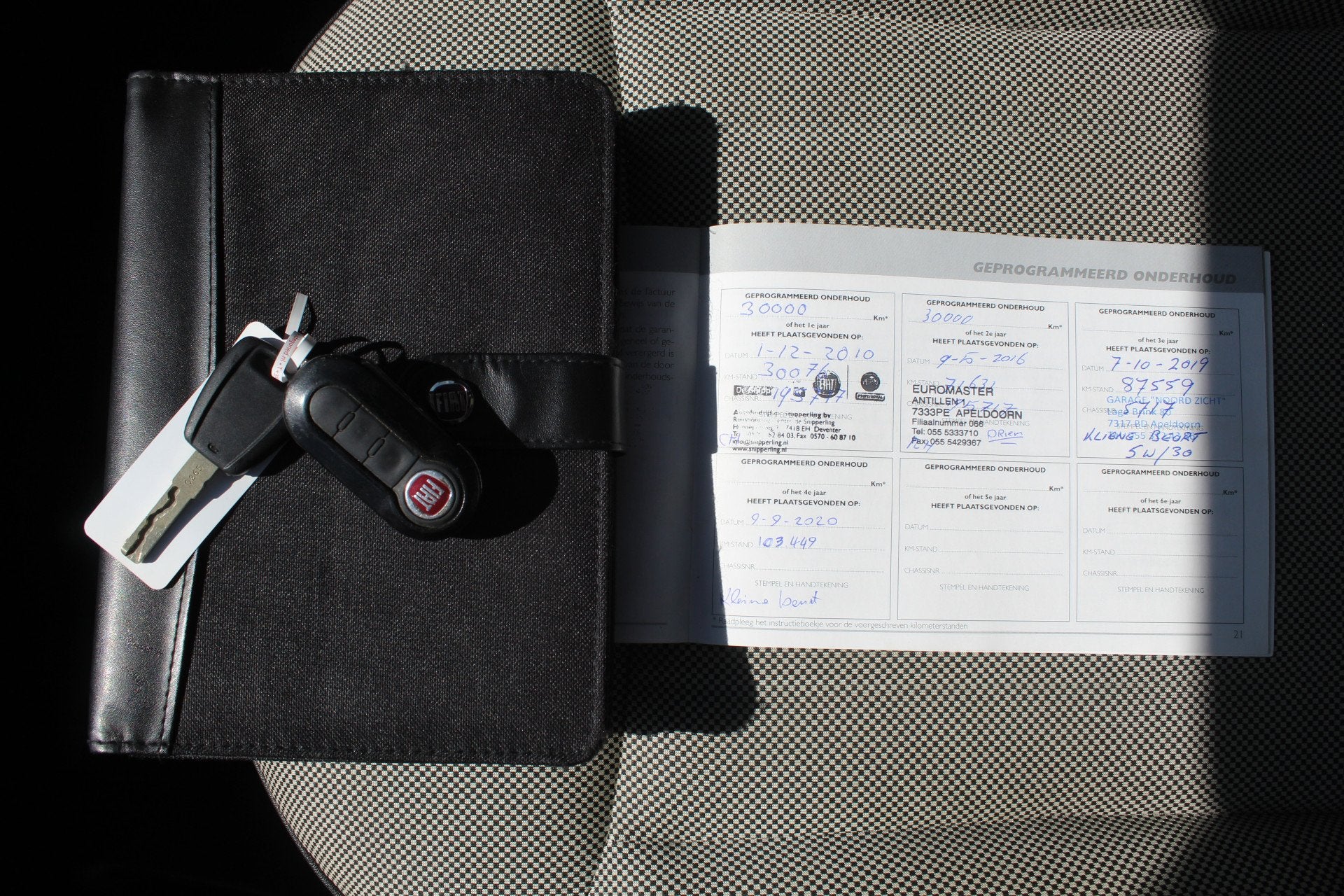 Fiat 500 1.2 Lounge Panoramadak/Airco/Radio-CD speler/Multif, Voorwielaandrijving, 12 maanden, Stof, 4 cilinders