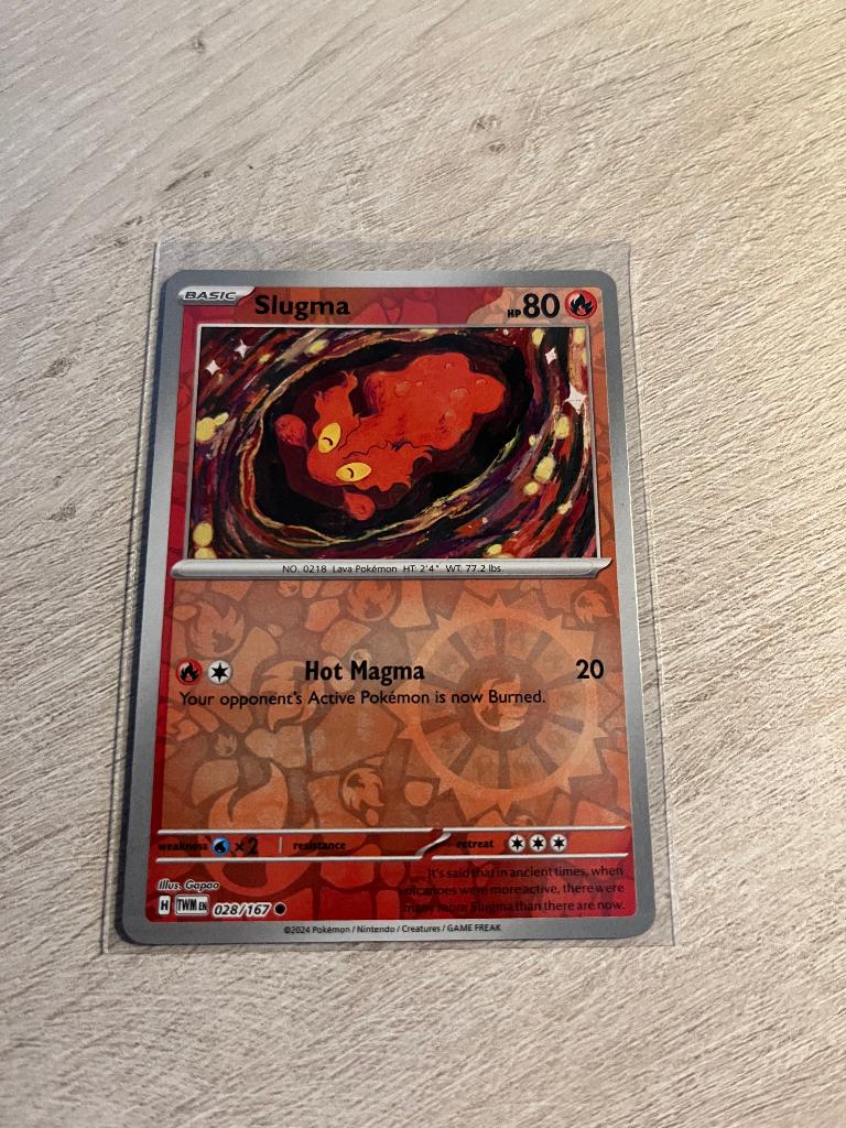 Slugma (Holo) 028/167 Twilight Masquerade - Pokémon Kaart, Ophalen of Verzenden, Nieuw, Losse kaart, Foil