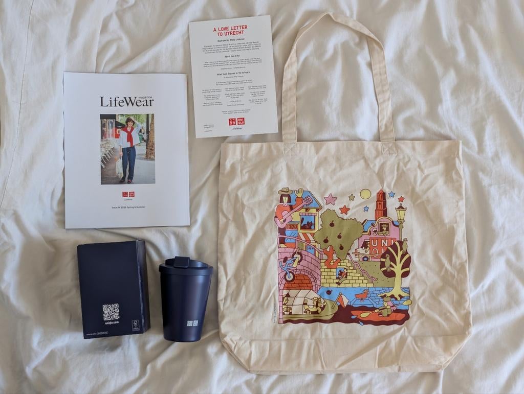 UNIQLO Utrecht Goodie Bag: Tote, Cup & Magazine EXCLUSIEF, Ophalen of Verzenden, Nieuw, Beige, Overige merken