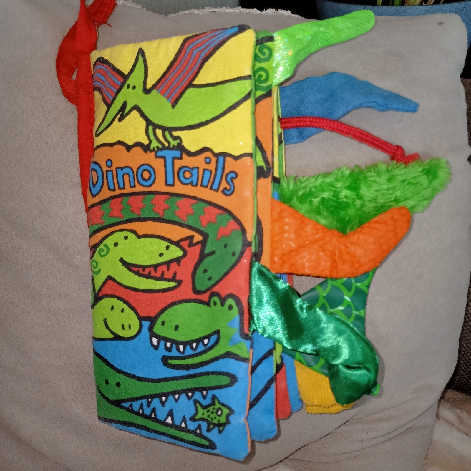 Jellycat dino tails knisper boek, anne wilkinson, Kinderen en Baby's, Jellycat, Dinosaurus, Met geluid, Ophalen of Verzenden
