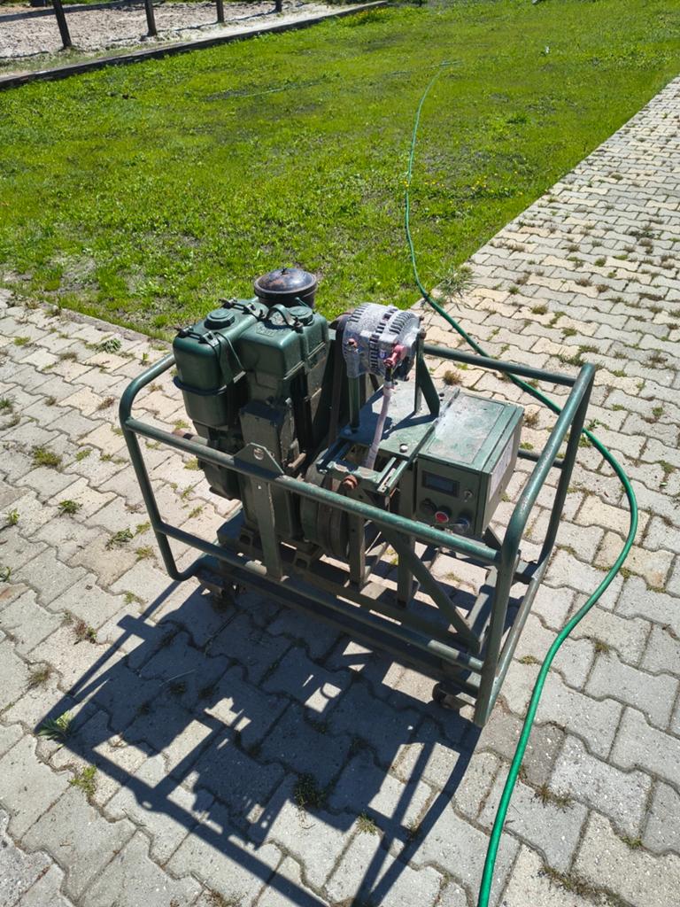 1 cylinder 12 volt Lister diesel aggregaat., Ophalen of Verzenden, Elektromotor