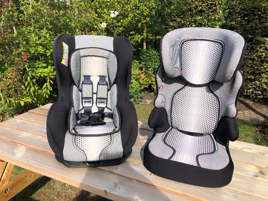 Twee autostoeltjes met autogordelbevestiging, Kinderen en Baby's, Autostoeltjes, 0 t/m 18 kg, Slaapstand, Ophalen, Overige merken