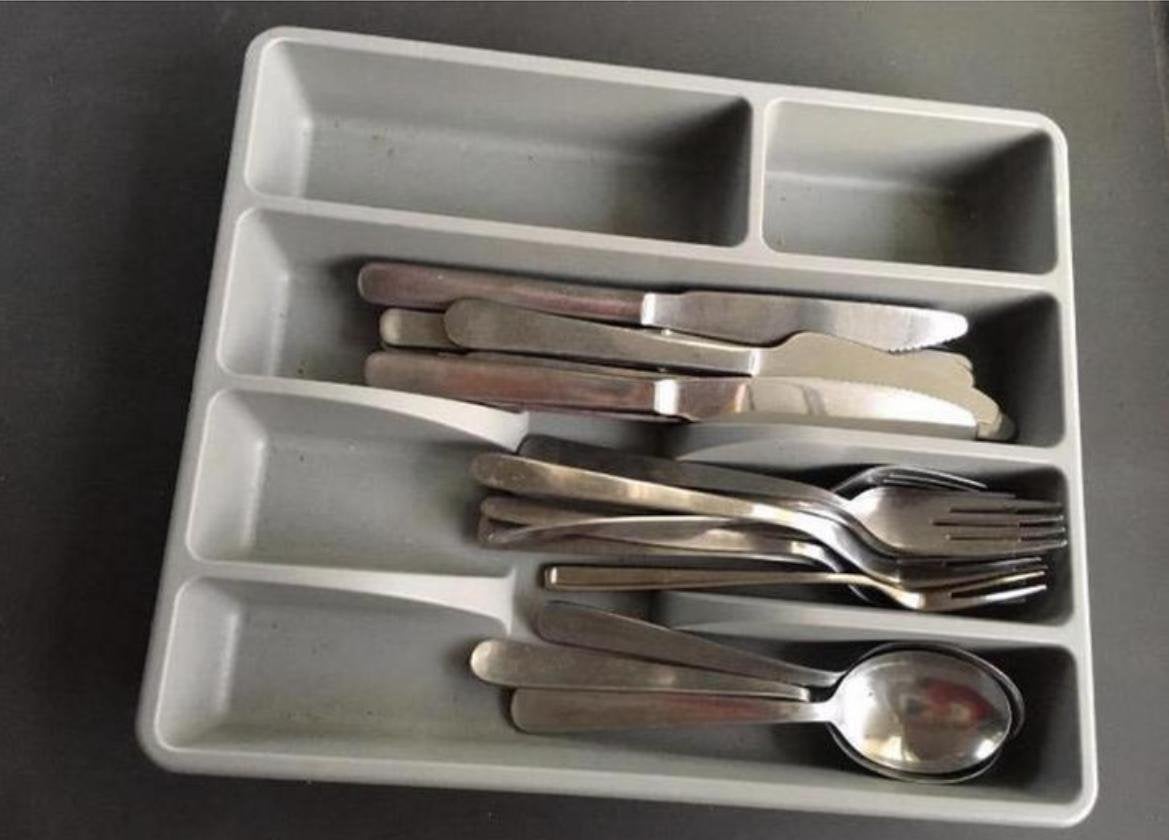 Bestek 18 delig + paar extra items inclusief bestekla, Ophalen of Verzenden, Zo goed als nieuw, Rvs of Chroom, Overige typen