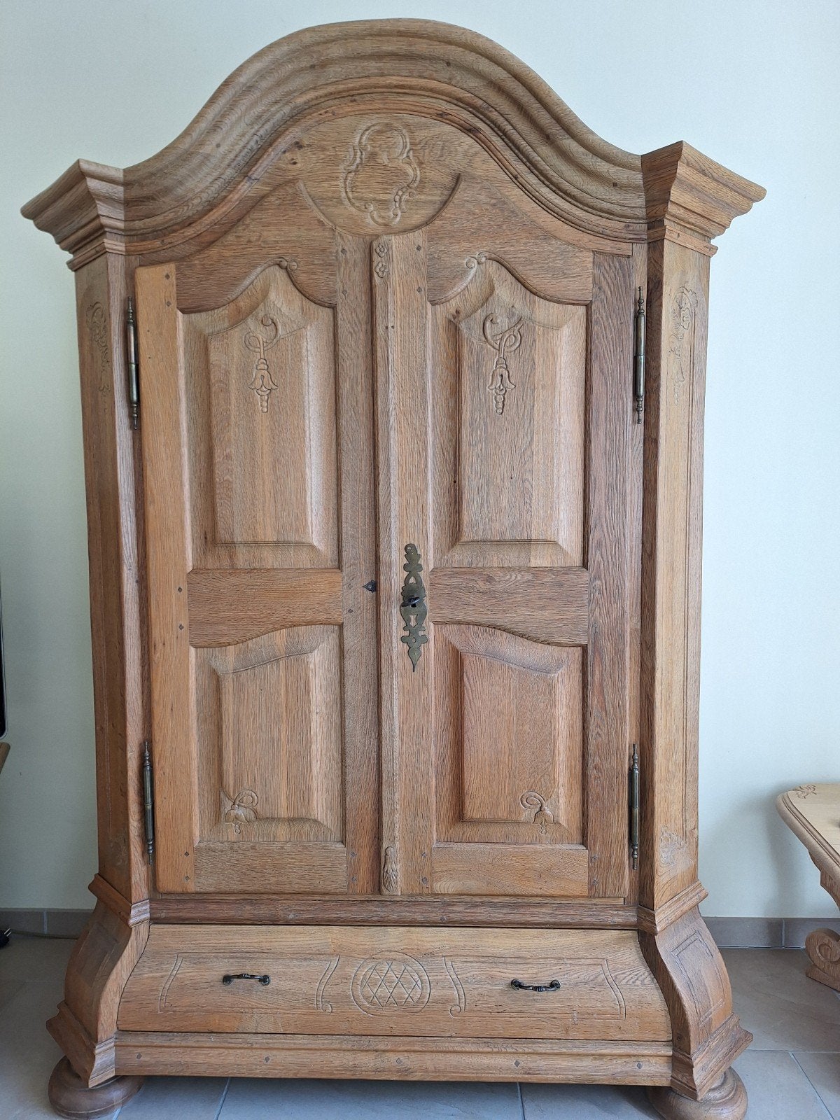 Antieke eikenhouten kast met sierlijke details, Huis en Inrichting, Kasten | Dressoirs, Ophalen, Eikenhout, 50 tot 100 cm, Zo goed als nieuw