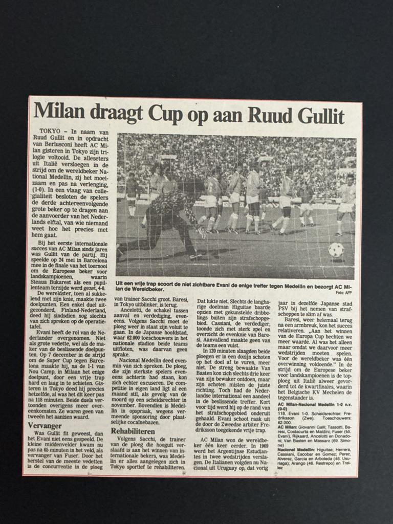 Voetbal krantenartikel AC Milan wereldbeker Gullit V Basten, Ophalen of Verzenden, Knipsel(s)