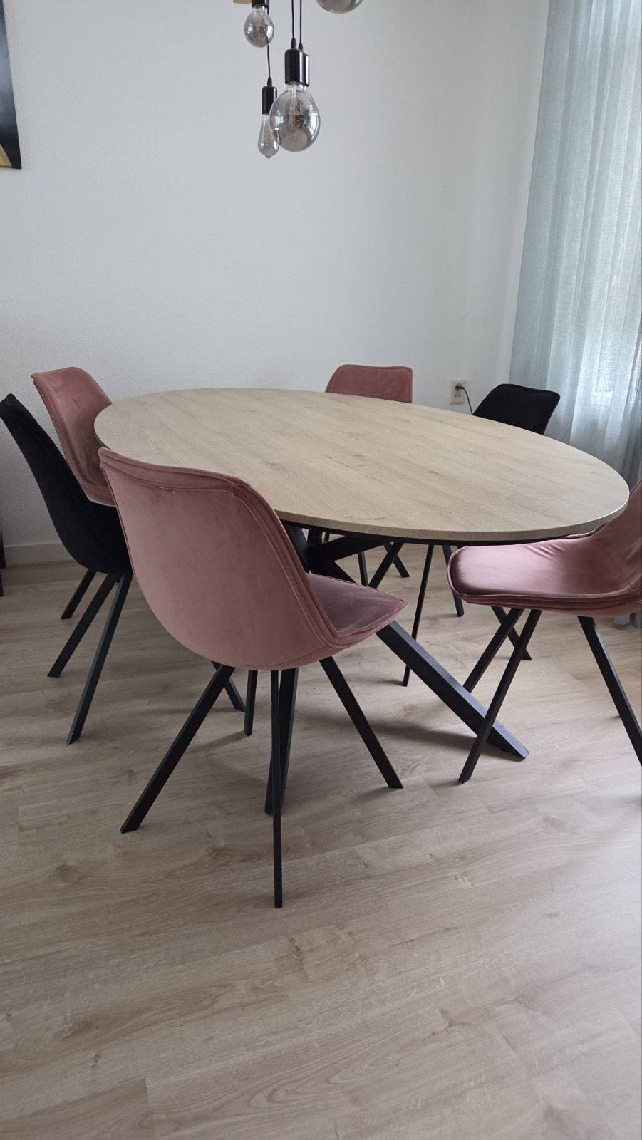 Elegante ovale eettafel met 6 stoelen - Zo goed als nieuw, Huis en Inrichting, Ophalen, 100 tot 150 cm, Modern, Scandinavisch