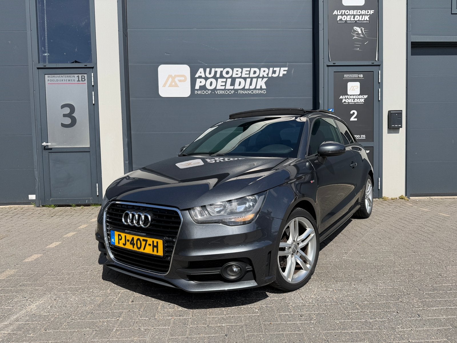 Audi A1 1.4TFSI 132KW S-tronic 2011 Grijs S-Line Pano Nav, Auto's, A1, Zwart, 4 cilinders, 1165 kg