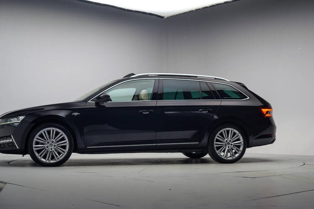 Skoda Superb COMBI 1.4 TSI PHEV Laurin&Klement Aut. [ Panora, Auto's, Automaat, Gebruikt, Adaptive Cruise Control, Zwart