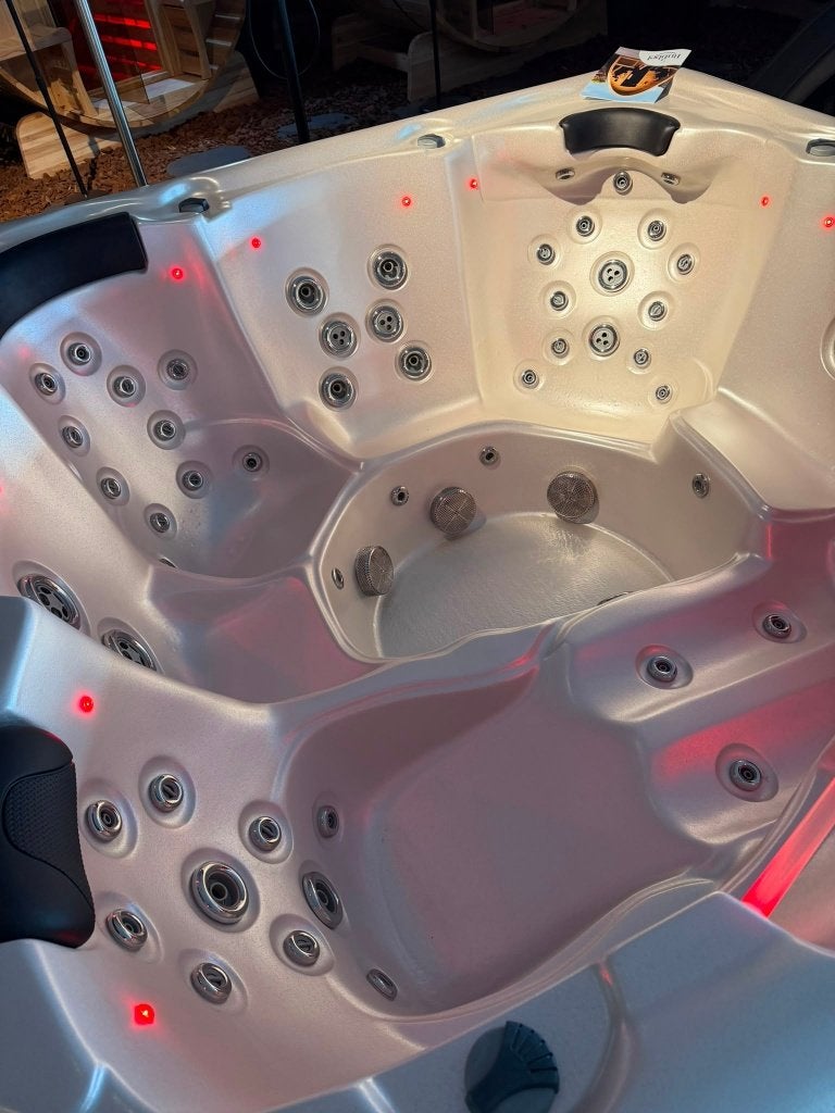 Luxe Jacuzzi / Spa 6 Persoons – Compleet & Direct Leverbaar!, Ophalen, Zo goed als nieuw, Trap, Vast