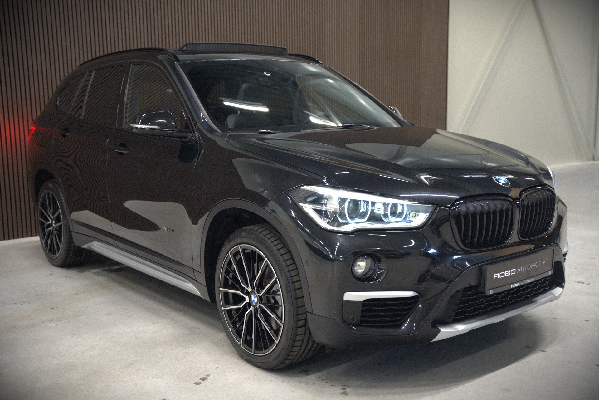 Foto 14 van BMW X1 xDrive20i High Executive | Panoramadak | Head-Up Disp