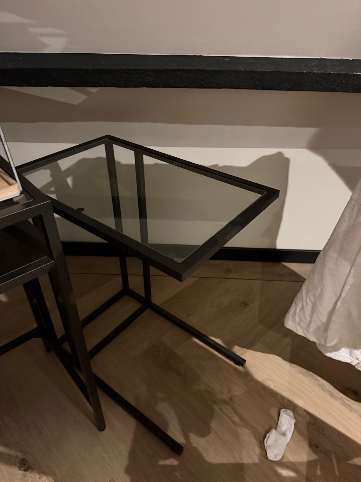 IKEA bijzettafel zwart metaal met glazen blad, Ophalen, Gebruikt, Vierkant, Glas