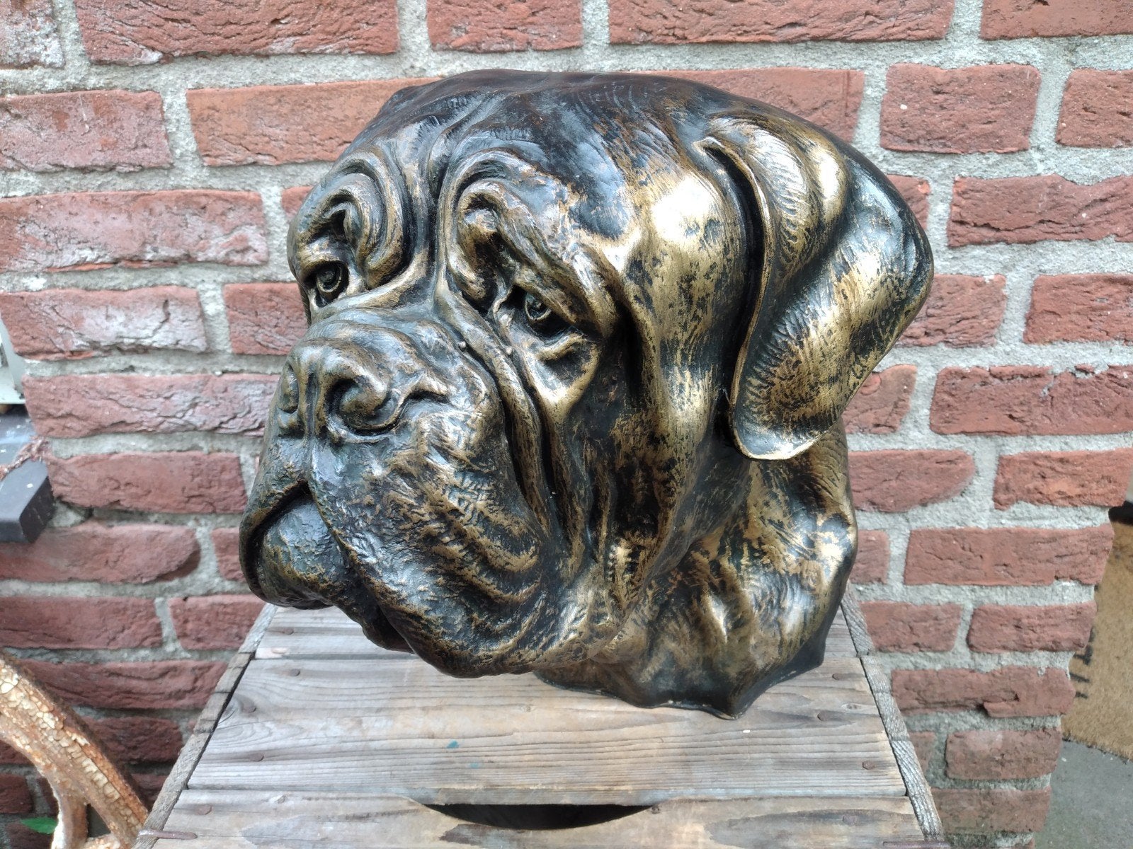 Grote bronskleurige polyester bordeauxdog kop buste, Ophalen, Gebruikt, Dier