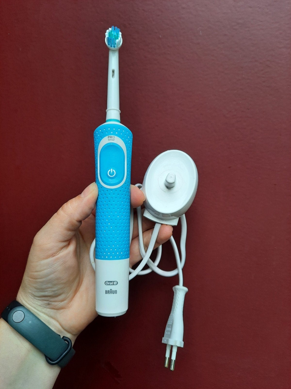 Oral-B elektrische tandenborstel + nieuwe opzetborstel, Ophalen of Verzenden, Gebruikt, Tandenborstel