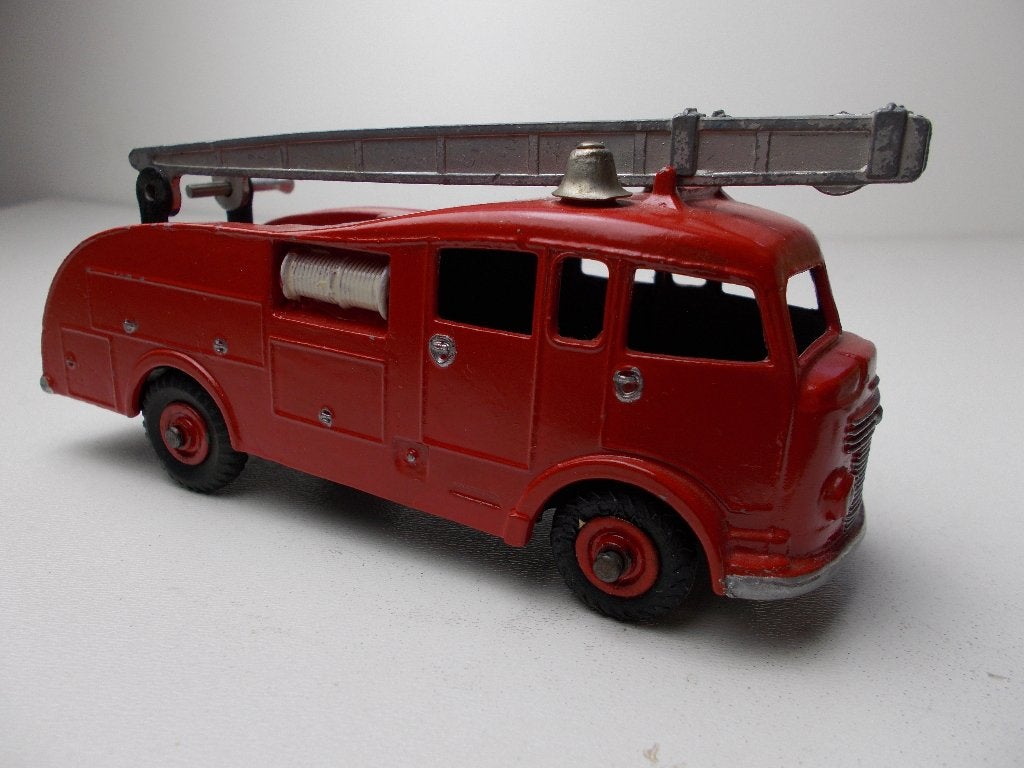 1961 Dinky SuperToys 955 FIRE ENGINE (Gerestaureerd.), Ophalen of Verzenden, Gebruikt, Bus of Vrachtwagen, Dinky Toys