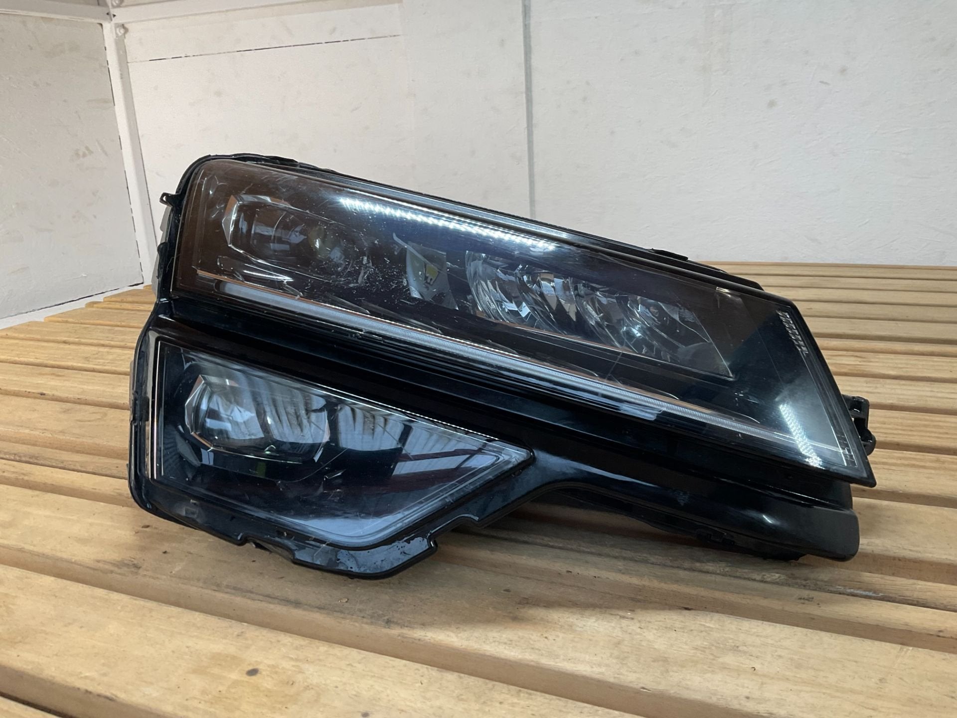 Koplamp Skoda Karoq 57B941016D LED Rechts Compleet B3-358, Skoda, Skoda Auto a.s., Gebruikt, Infoline@skoda-auto.cz