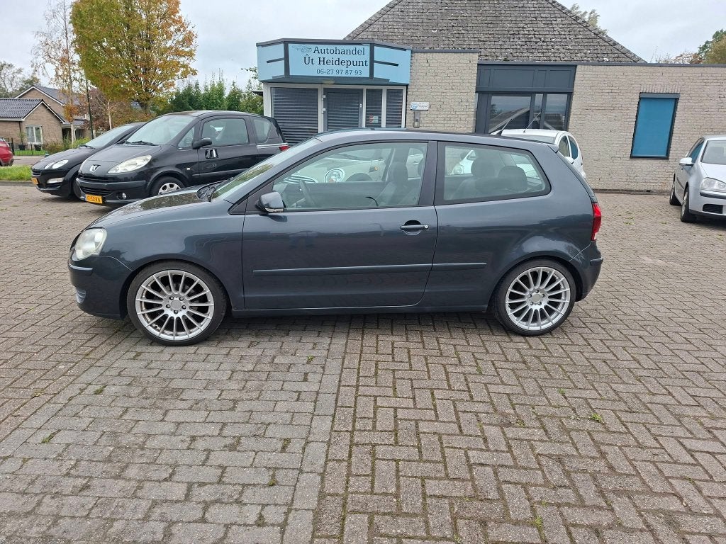 verlaagde volkswagen polo 1,4 16 v hagel nwe apk, Voorwielaandrijving, Elektrische ramen, Stof, Zwart