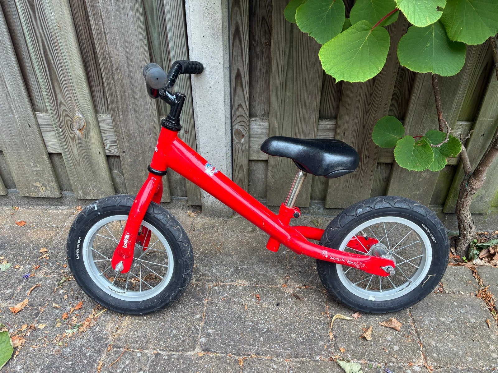 Loopfiets Loekie 12 inch - Rood, Ophalen, Gebruikt, Loopfiets