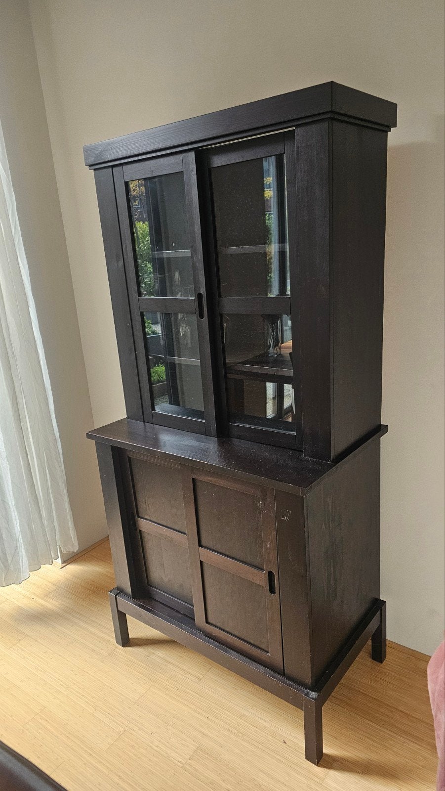 vitrinekast buffetkast servieskast kast zwart donkere hout, Met deur(en), 100 tot 150 cm, Overige houtsoorten, Ophalen of Verzenden