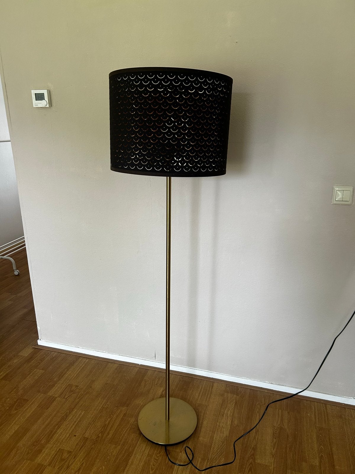 IKEA Nymö/Skaftet staande lamp, zwart/messing, Ophalen, Zo goed als nieuw, Metaal, 150 tot 200 cm