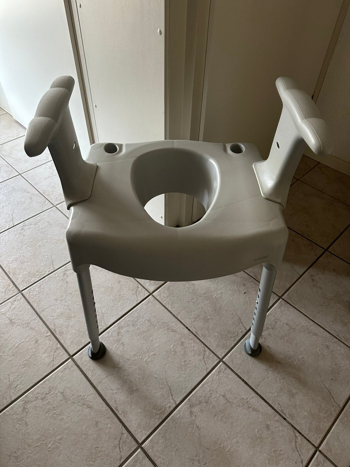 Toiletverhoger 2 stuks, prijs per stuk, Diversen, Ophalen, Zo goed als nieuw