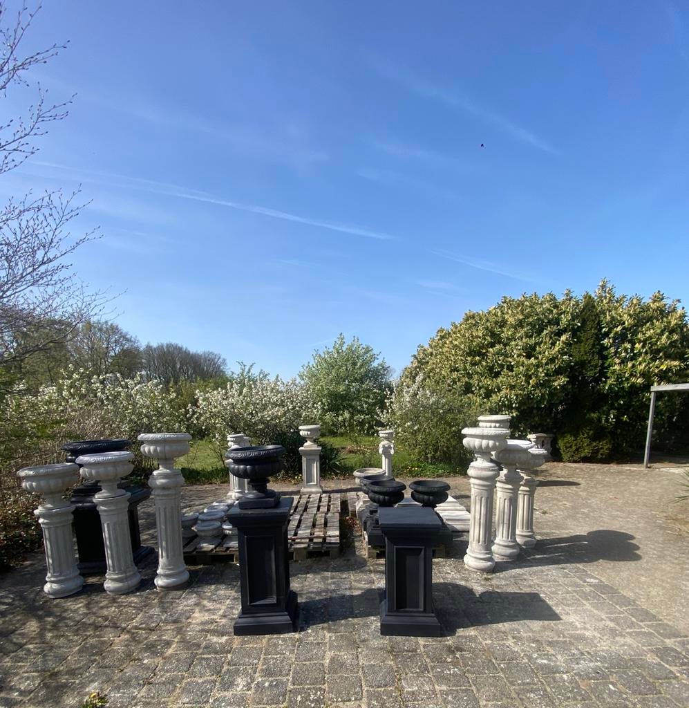 Selectie van betonnen tuinvazen en betonnen sokkels, Tuin en Terras, Tuinvazen, Zo goed als nieuw, Ophalen