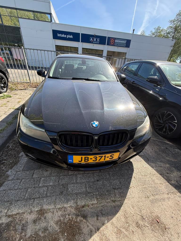 BMW 3-Serie 2.0 I 318 105KW 2009 Zwart, Auto's, BMW, Zwart, Handgeschakeld, Particulier, 1335 kg
