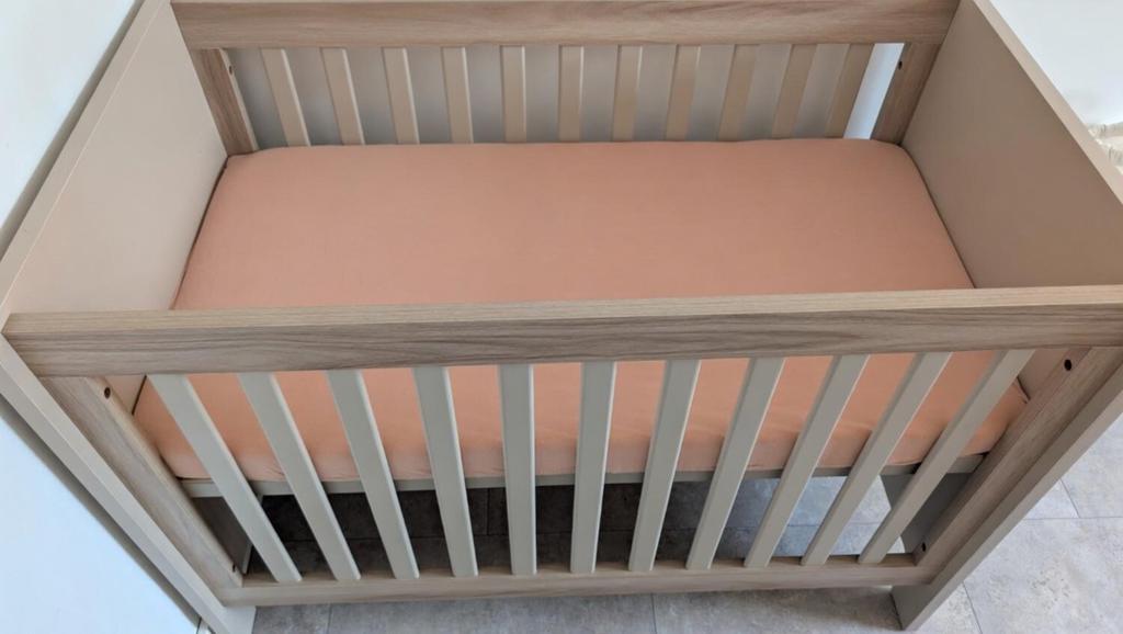 Complete Babykamer beige, Ophalen of Verzenden, Zo goed als nieuw, Ledikant