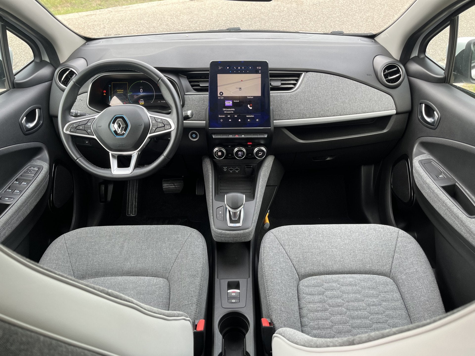 Renault ZOE R135 52 kWh / Koopaccu / Keyless / Snellader CCS, Auto's, Renault, 12 maanden, Gebruikt, Zwart, Wit