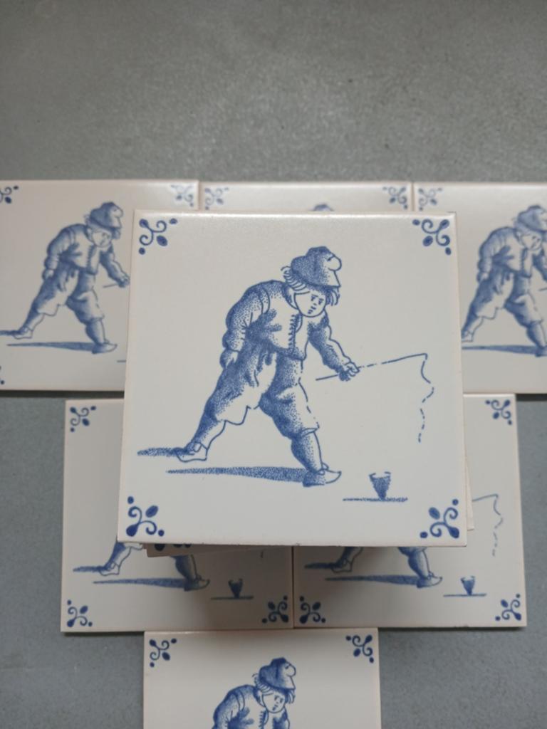 MOSA DELFTS blauwe tegels jongen MET TOL 22 ST., Antiek en Kunst, Antiek | Wandborden en Tegels, Ophalen of Verzenden