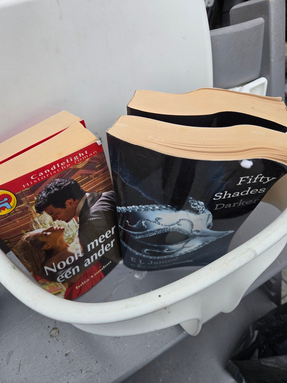 Leesboeken: Candlelight en Fifty Shades Darker, Ophalen of Verzenden, Gelezen, E.L. James, Julia London, Nederland